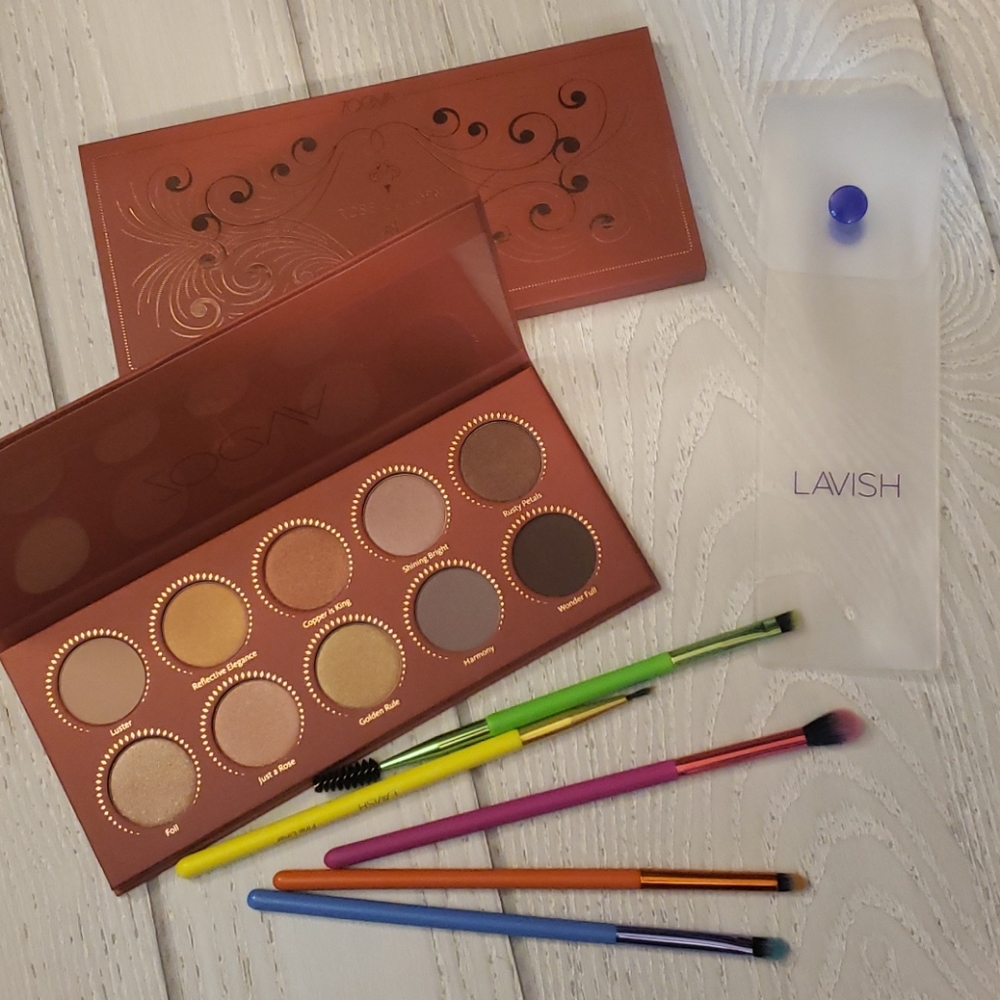 ZOEVA eye shadow w LAVISH brush set
